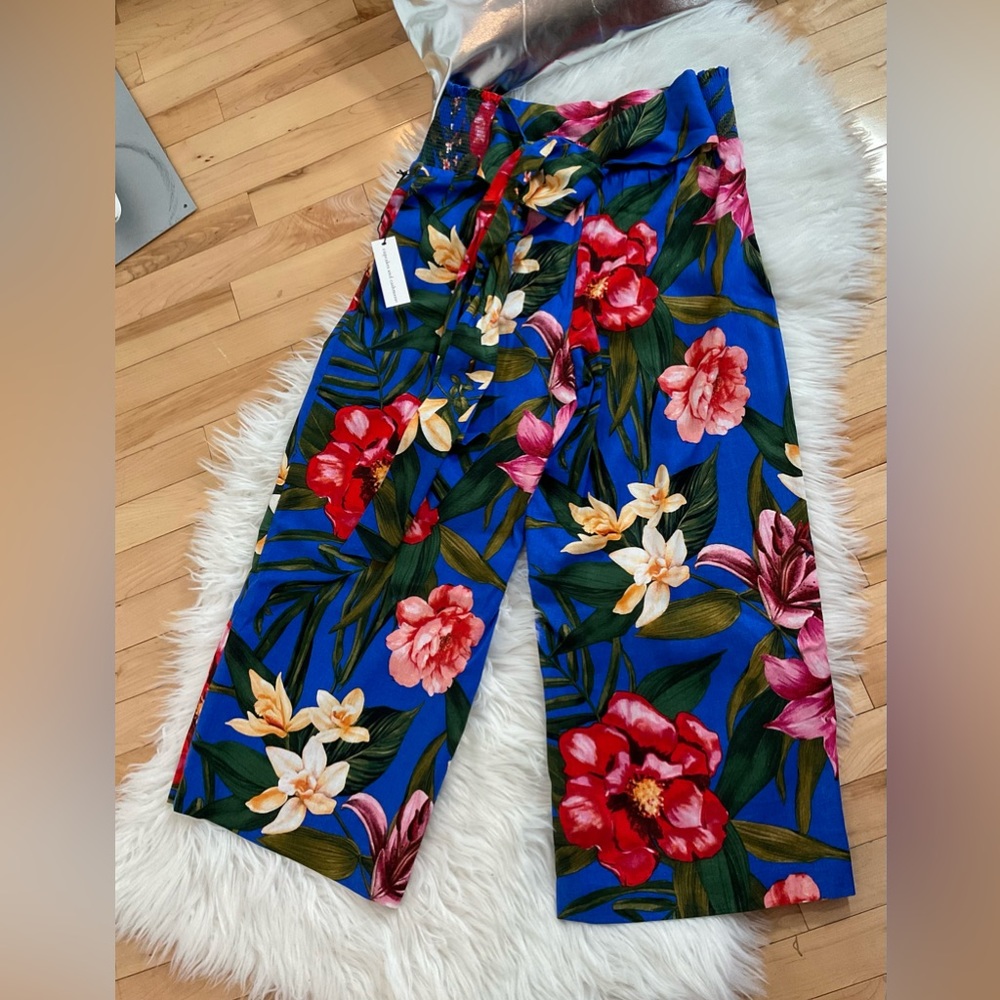 CUPCAKES & CASHMERE CROPPED PANTS